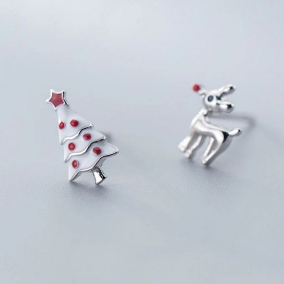Adorable Mini Mis Matched Christmas Stud Earrings 😍 - Picture 2 of 3